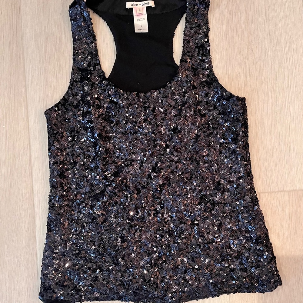 Fashion tops-small
Like new
Always dry cleaned